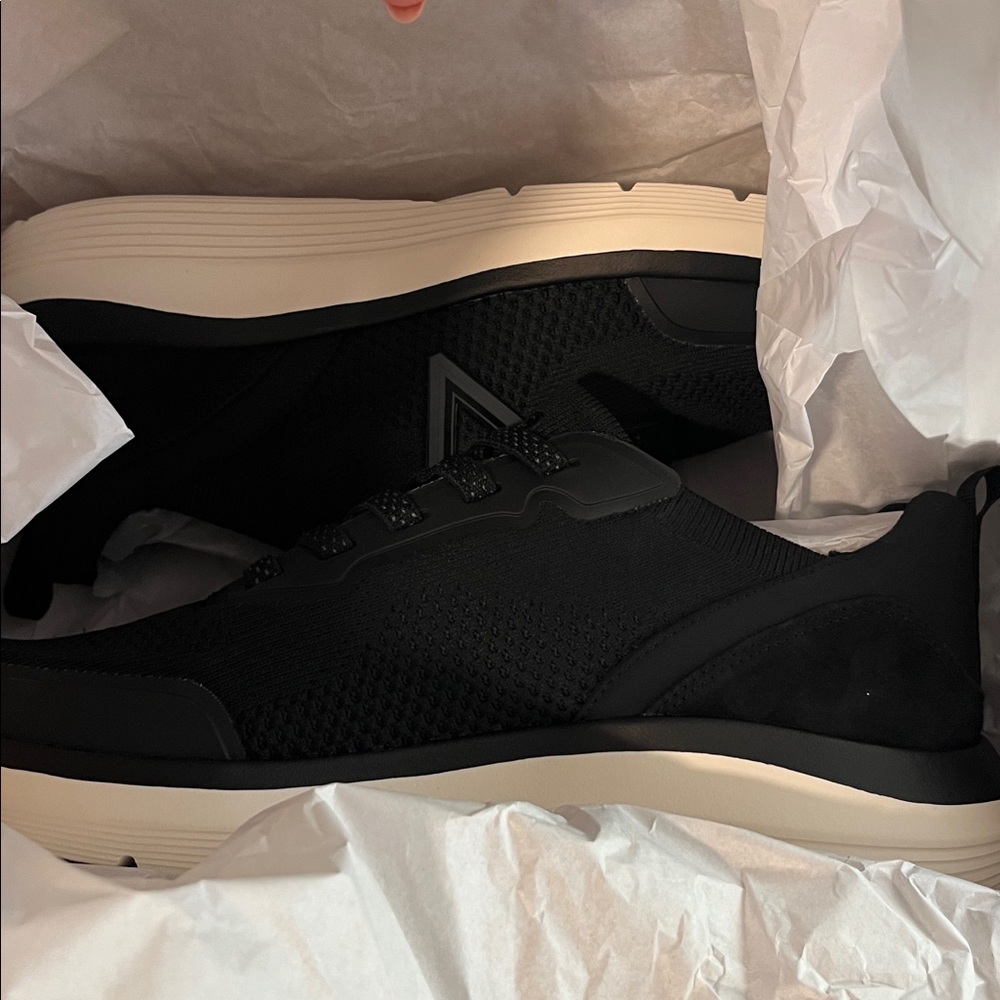 Vionic Hayward Sneakers - Picture 3 of 4
